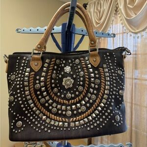 A gray Montana West Handbag